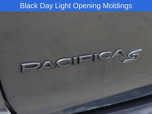 Used 2020 Chrysler Pacifica Touring-L w/ Advanced Safetytec Group FWD image 13