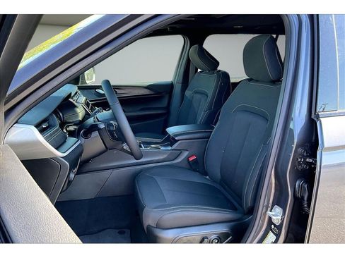 New 2026 Jeep Grand Cherokee L 4WD image 10