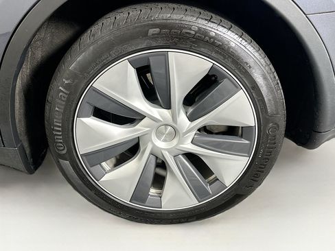 Used 2023 Tesla Model Y Long Range AWD/4WD image 11