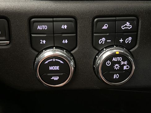 Used 2025 GMC Sierra 2500 SLT w/ SLT Convenience Package AWD/4WD image 28