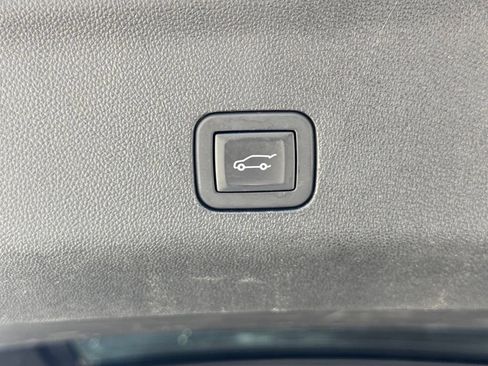 Used 2025 Chevrolet Tahoe LT AWD/4WD image 32