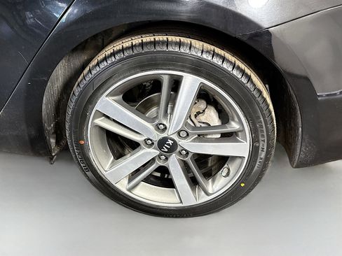 Used 2017 Kia Forte EX image 37