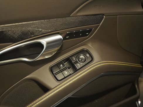 Used 2014 Porsche 911 Turbo S image 23