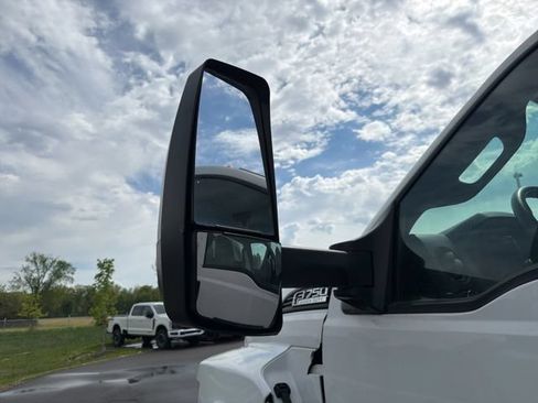 Used 2022 Ford F750 2WD Regular Cab Super Duty image 15