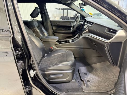 Used 2023 Jeep Grand Cherokee L Laredo image 30