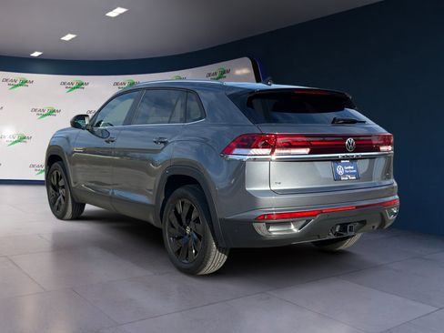 Certified 2025 Volkswagen Atlas Cross Sport SE w/ Panoramic Sunroof Package AWD/4WD image 6