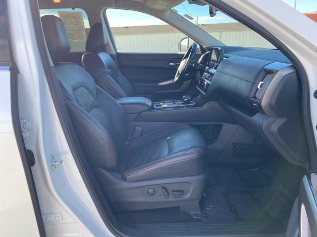 Used 2023 Nissan Pathfinder Platinum w/ Lighting Package (N93) AWD/4WD image 18