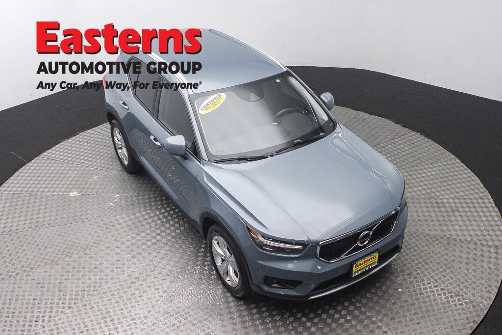 Used 2021 Volvo XC40 T4 Momentum FWD image 5