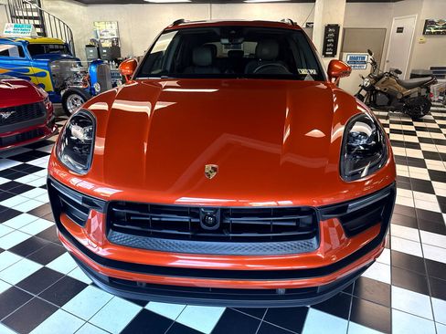 Used 2022 Porsche Macan Base image 2