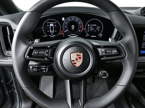 Certified 2025 Porsche Cayenne Coupe image 9