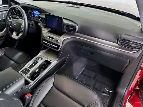 Certified 2022 Ford Explorer XLT w/ Equipment Group 202A image 33