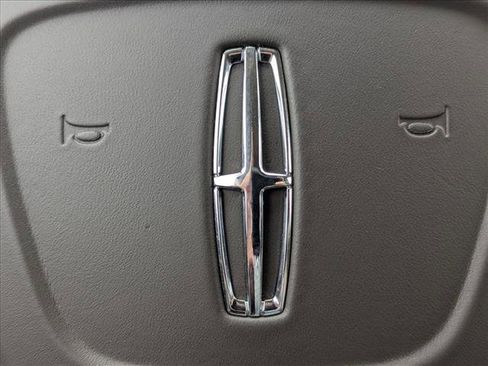 Used 2021 Lincoln Nautilus FWD image 21