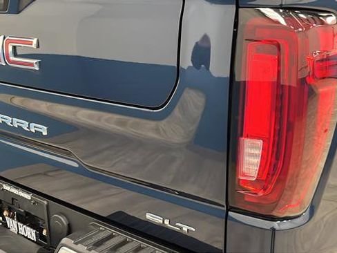 Used 2023 GMC Sierra 1500 SLT AWD/4WD image 33