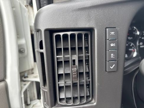 Used 2011 Chevrolet Express 2500 RWD image 15
