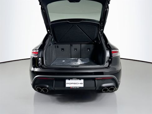 Certified 2026 Porsche Macan image 36