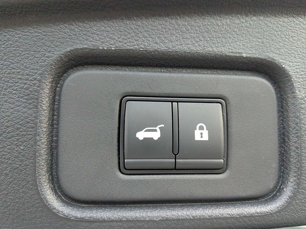 Used 2025 Nissan Pathfinder SV FWD image 15