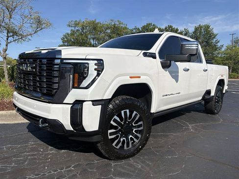 Used 2024 GMC Sierra 2500 Denali Ultimate AWD/4WD image 4
