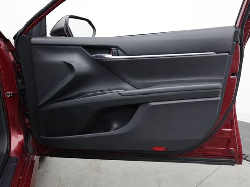 Used 2020 Toyota Camry LE FWD image 39