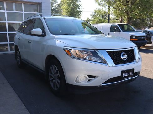 Used 2015 Nissan Pathfinder S AWD/4WD image 6