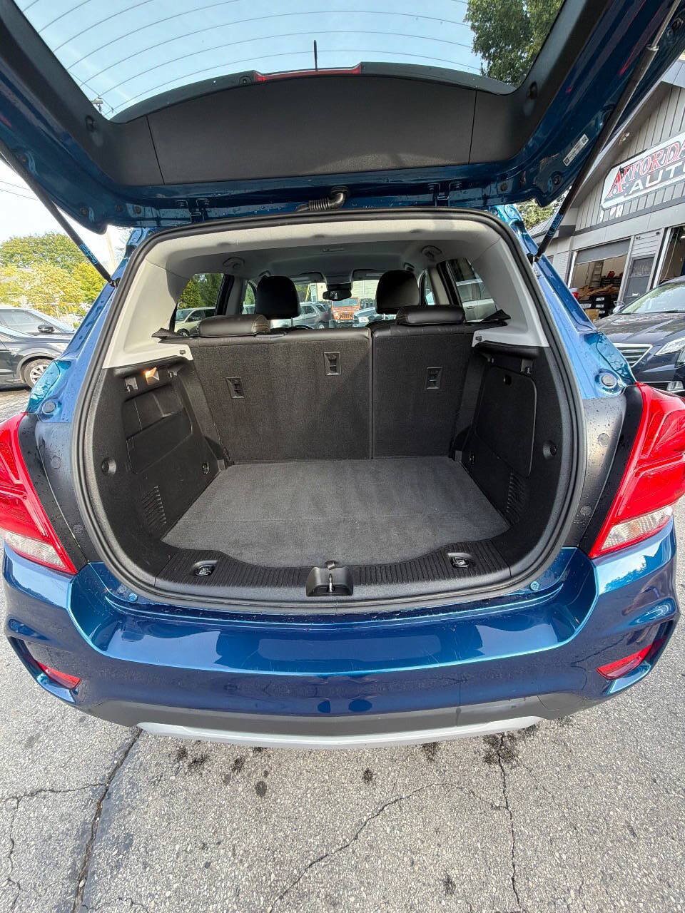 Used 2020 Chevrolet Trax LT w/ LT Convenience Package FWD image 40
