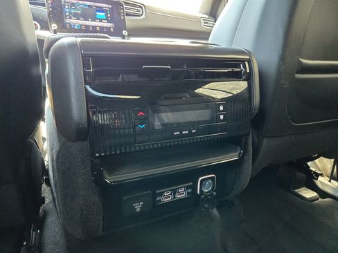 Used 2024 Jeep Wagoneer 4WD w/ Premium Group I image 39
