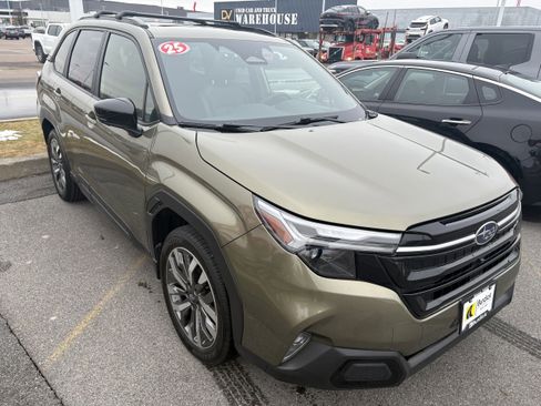 Used 2025 Subaru Forester Touring image 2