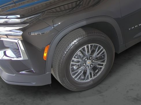 Used 2024 Chevrolet Traverse LT FWD image 7