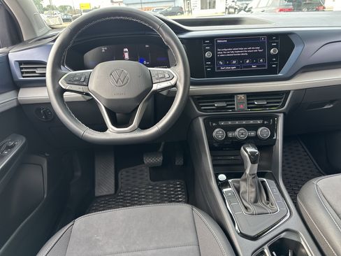 Used 2024 Volkswagen Taos SE image 15