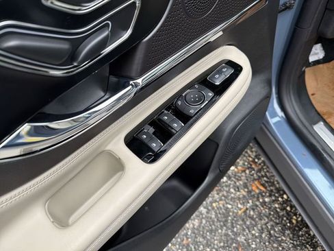 Used 2026 Lincoln Corsair Premiere image 13