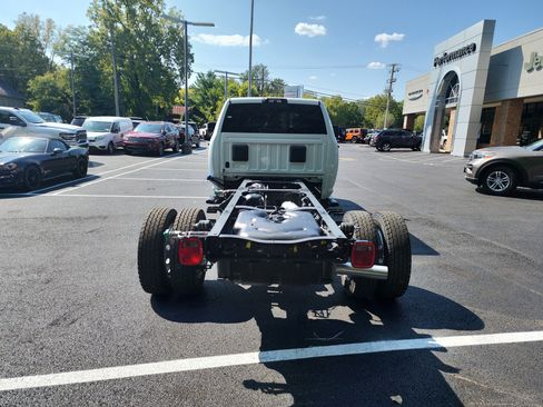 New 2026 RAM 5500 4x4 Crew Cab image 21