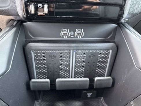 New 2026 RAM 3500 Laramie AWD/4WD image 29