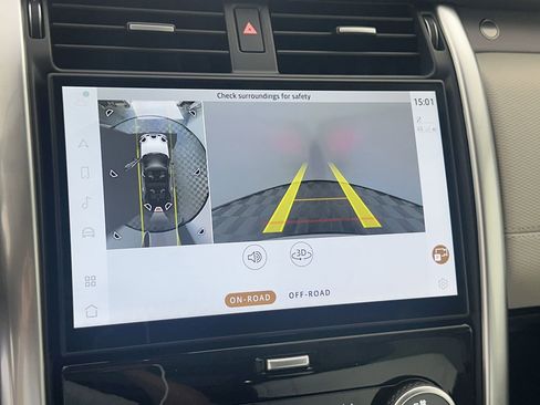 Certified 2025 Land Rover Discovery Dynamic SE image 22