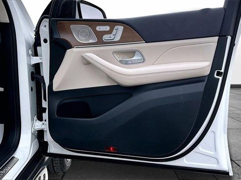 Certified 2022 Mercedes-Benz GLS 450 4MATIC image 32