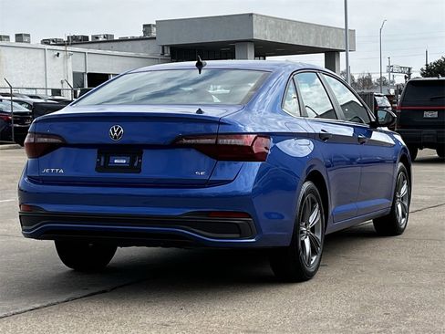 Used 2024 Volkswagen Jetta SE image 4