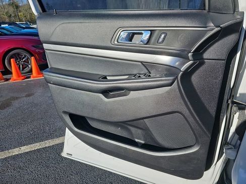 Used 2018 Ford Explorer XLT w/ Equipment Group 202A image 23