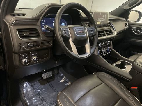 Used 2023 GMC Yukon XL SLT AWD/4WD image 4