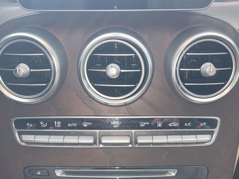 Used 2019 Mercedes-Benz GLC 350e 4MATIC image 21