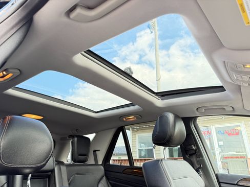 Used 2015 Mercedes-Benz ML 350 ML350 4MATIC w/ Premium 1 Package image 47