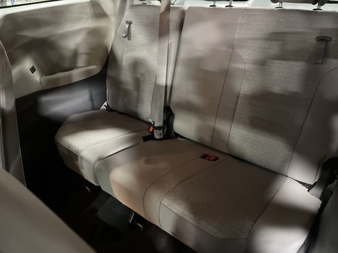 Used 2024 Toyota Sienna LE image 11