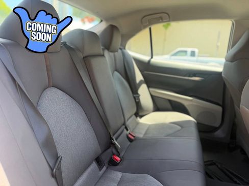 Used 2018 Toyota Camry LE FWD image 17