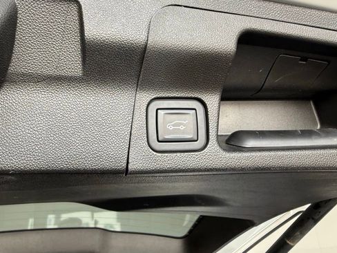 Used 2023 GMC Acadia SLT image 74