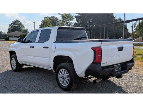 Used 2024 Toyota Tacoma SR image 5