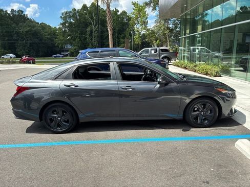 Used 2021 Hyundai Elantra SEL FWD image 9