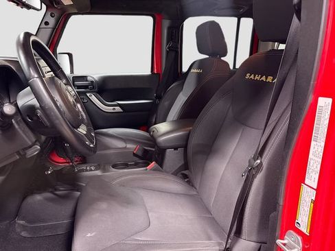 Used 2013 Jeep Wrangler Unlimited Sahara w/ Connectivity Group AWD/4WD image 16