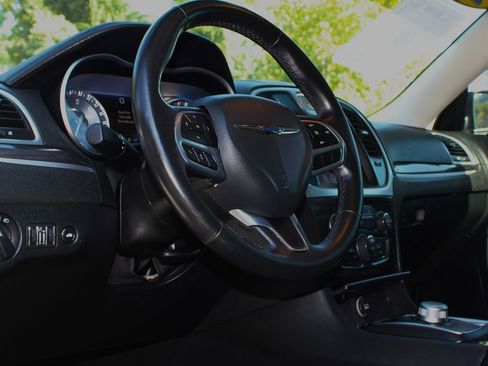 Used 2022 Chrysler 300 Touring w/ Sport Appearance Package image 14