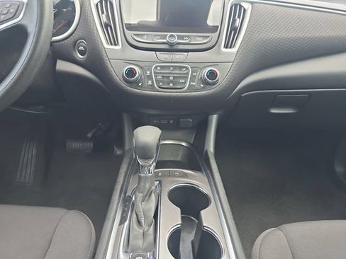 Used 2025 Chevrolet Malibu LT FWD image 11