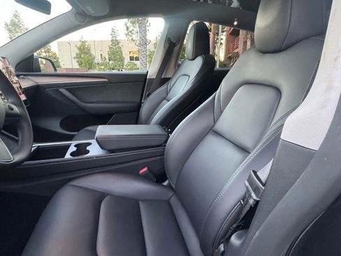 Used 2025 Tesla Model Y Long Range image 11