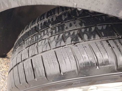 Used 2017 Chevrolet Malibu LT image 29