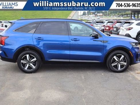 Used 2023 Kia Sorento S w/ Panoramic Sunroof Package image 9