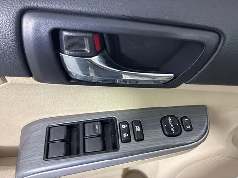 Used 2012 Toyota Camry XLE w/ Leather Pkg FWD image 12